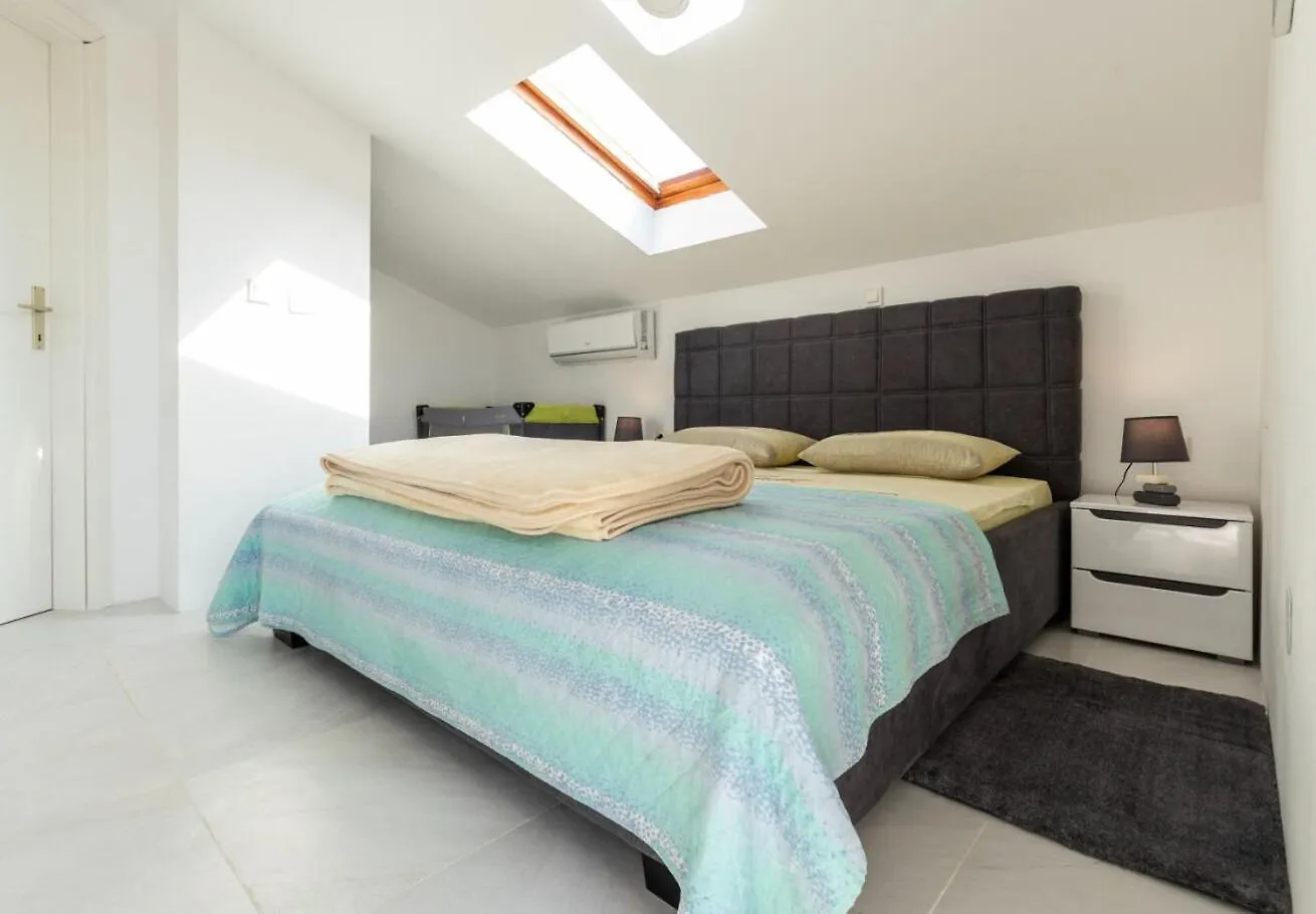 Holiday Home Dali - With Pool Razanac