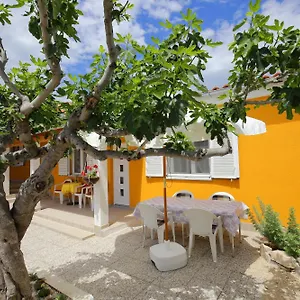  Apartment Marta