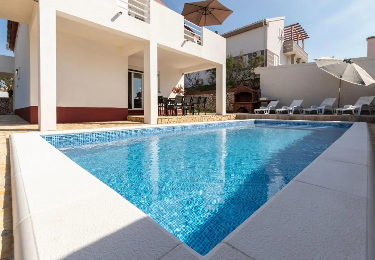 Holiday Home Dali - With Pool Ražanac